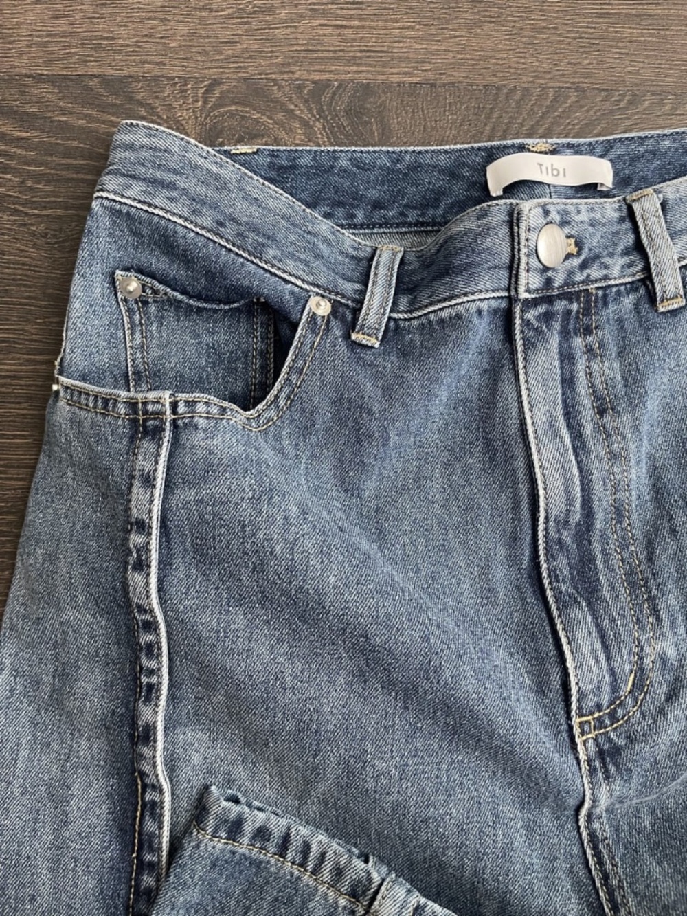 Tibi NWOT Spring Denim Tuck Jean Short 27 - Picture 5 of 14